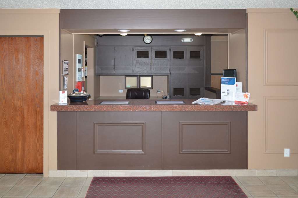 Econo Lodge Inn & Suites Auburn Interior photo
